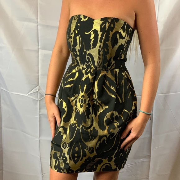 H&M Dresses & Skirts - H&M Strapless Mini Dress